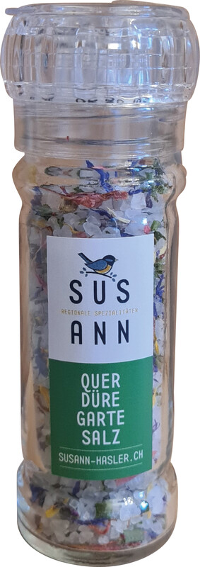 Salière avec différentes herbe